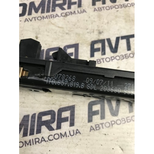 Регулятор высоты ремня безопасности VW Passat B7 2010- 1T0857819B